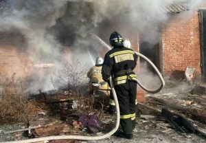 Пожар потушили на углу ул. Тургеневской и Калинина во Владикавказе
