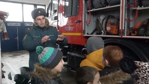 Во Владикавказе провели экскурсию для детей по пожарно-спасательной части