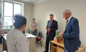 Александр Реутов посетил объекты здравоохранения Ирафского района