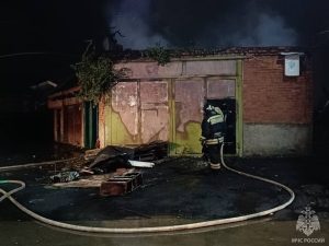 Крупный пожар потушили сегодня ночью в частном секторе Владикавказа