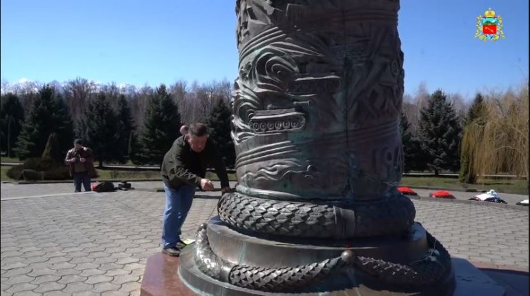 Во Владикавказ приехала экспертная группа для оценки памятников на Мемориале Славы.