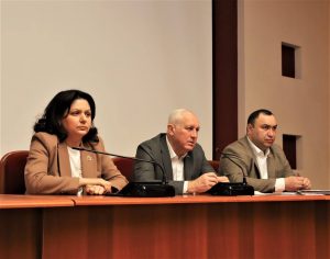 Вопросы капитального ремонта учреждений образования обсудили на рабочем совещании в АМС Владикавказа