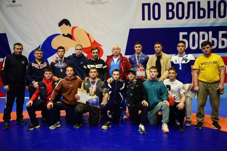 Сборная Северной Осетии завоевала шесть медалей первенства России по вольной борьбе среди юношей до 18 лет