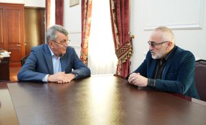 Перспективы строительства собственного здания для театра «Нарты» обсудили в ходе рабочей встречи Сергей Меняйло и Тимур Сикоев