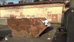 Сегодня днем регоператор «Эра» сообщил о временной приостановке вывоза мусора из Владикавказа