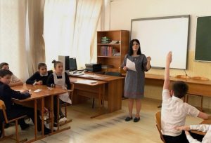 У почти 2,5 тыс. педагогов Северной Осетии с этого месяца размер выплаты за классное руководство увеличится до 12 тысяч рублей