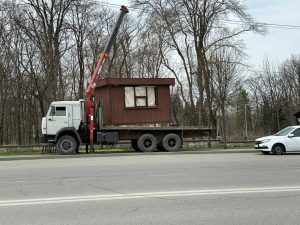 Во Владикавказе демонтировали очередной незаконно установленный торговый объект