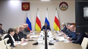 Сергей Меняйло цæрæнуæтты-коммуналон хæдзарады министадæн бахæс кодта, радон хъармгæнæн сезонмæ активонæй цæттæ кæнын райдайын