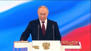 Владимир Путин ард бахордта æмæ официалон уагæй ссис Уæрæсейы Федерацийы Президент