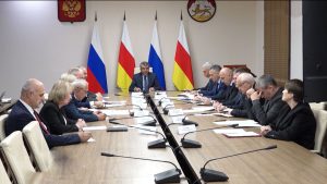 Сергей Меняйло аппаратон æмбырды бабар кодта хæдзæрттæм æмæ социалон объекттæм хъарм бадæттын