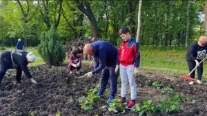 Сыгъдæг уæлдæф æмæ æрдзы райдзаст ахорæнтæ, æнусон бæлæстæ æмæ алыхуызон мæргъты цъыбар-цъыбур