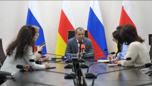 Председатель комитета по делам молодежи Руслан Джусоев провел пресс-конференцию