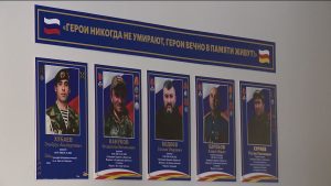 Во второй гизельской школе открыли мемориальную доску выпускникам, погибшим в ходе СВО