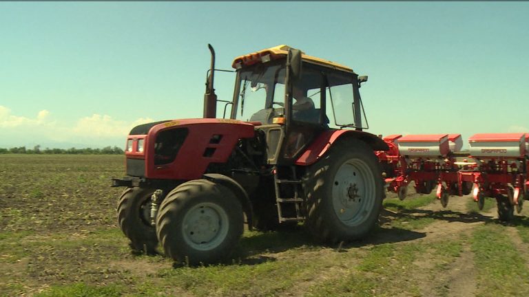 Аграрии Правобережного района планируют завершить посевную в течение двух недель