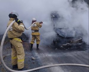 Микроавтобус с туристами загорелся в высокогорье Северной Осетии, пострадавших нет
