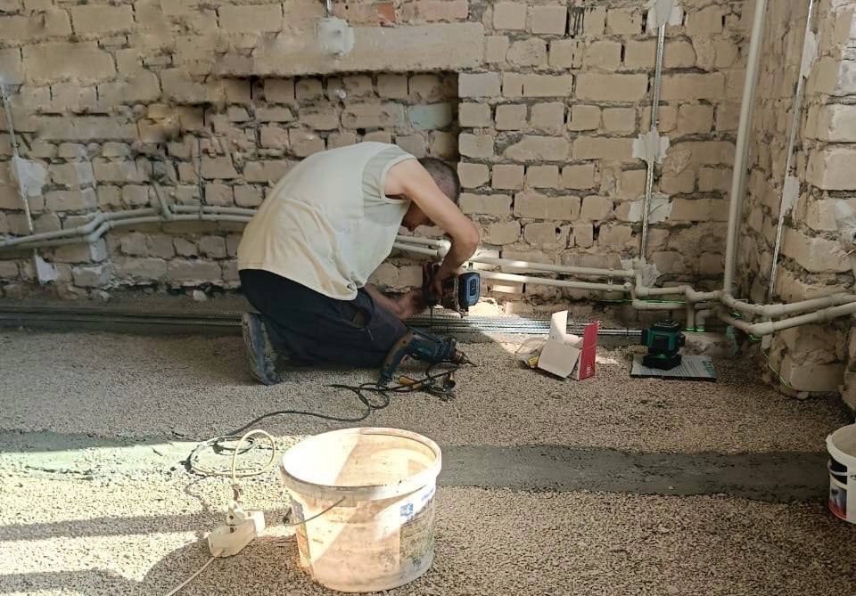 Специалисты из Северной Осетии продолжают ремонт детского сада в посёлке Черниговка Запорожской области