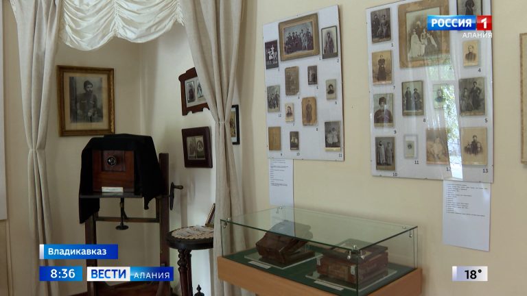 Выставка, посвященная первому профессиональному осетинскому фотографу Александру-Садулле Джанаеву, открылась во Владикавказе