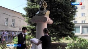 В Моздоке Александру Пушкину открыли памятник