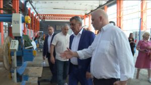 Цæгат Ирыстоны сæргълæууæг Сергей Меняйло бабæрæг кодта завод «Кристалл»