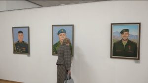 Выставка «Герои нашего времени» проходит в зале Союза художников