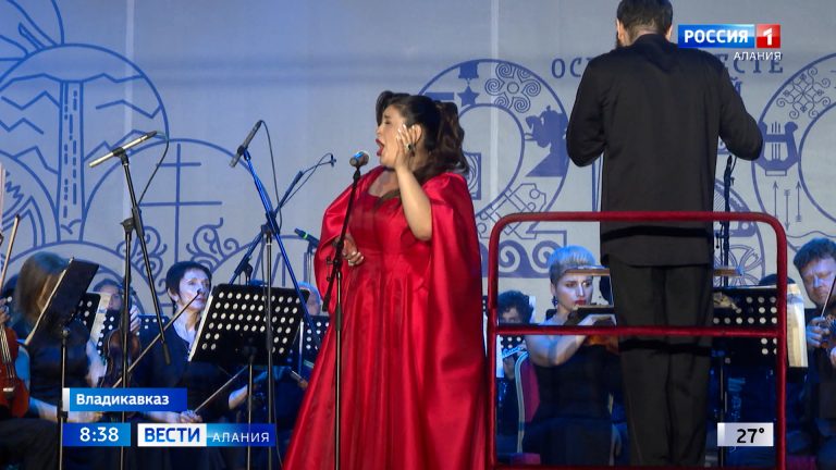 Оперная дива Вероника Джиоева дала сольный концерт на площади Свободы