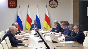 Сергей Меняйло электрон тыхдæттæг къабазы кусджытæн бахæс кодта, цæмæй цæрджыты сифтонг кæной электрон тыхы системæйы æнæкъуылымпы куыстæй