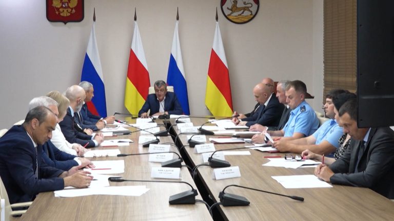 Сергей Меняйло провел заседание комиссии по координации работы по противодействию коррупции в Северной Осетии