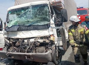 Два грузовых автомобиля столкнулись на Транскаме, пострадал один из водителей