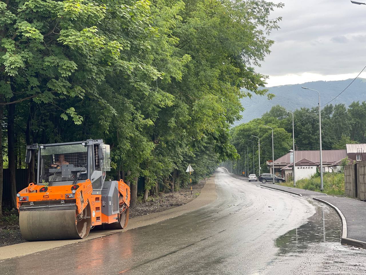 Продолжается реконструкция трехкилометрового подъезда к Попову Хутору