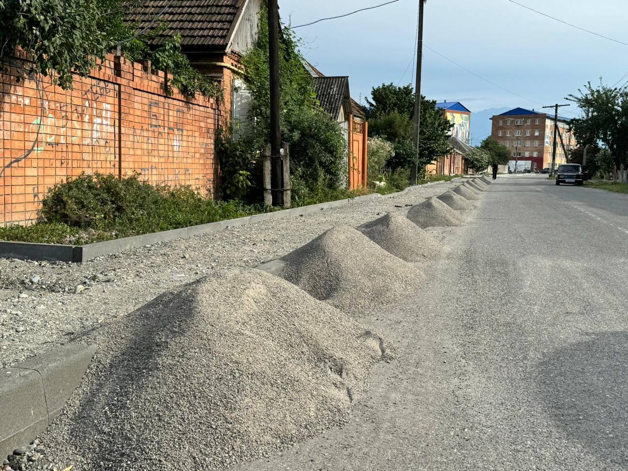 В центре Ардона благоустраивают пешеходную зону на ул. Кошевого