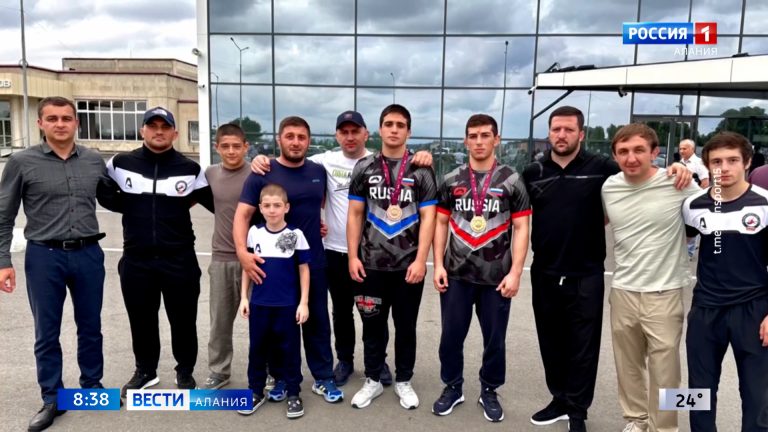 Алдат Кесаев и Роланд Пухаев завоевали медали юношеского первенства Европы по вольной борьбе