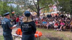 Æнæнхъæлæджы уавæрты министрады кусджытæ, сæрдыгон лагерты сæ фæллад цы сывæллæттæ уадзынц, уыдонæн кæнынц дæсныйадæвдисæг ахуыртæ