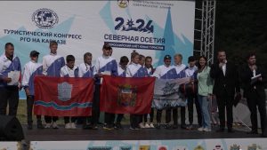 Уæрæсейы 29 регионæй 300 лæппу æмæ чызгæй фылдæр архайдтой æвзонг туристты Æппæтуæрæсеон æмбырды кæронбæттæн къæпхæны