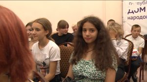 Адæмты хæлардзинады республикон хæдзары уыд Донецкы адæмон республикæйæ сывæллæттимæ фембæлд