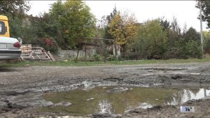 Дзæуджыхъæуы Пушкинскийы уынджы бирæфатерон хæдзæртты цæрджытæ цлдæр азы хъаст кæнынц, спортивон фæзтæ сæм кæй нæй, уымæй