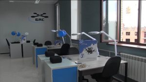 Мæздæджы дыууæ скъолайы байгом сты æнæ пилотæй чи тæхы, ахæм системæты кълæстæ