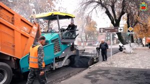 Во Владикавказе продолжают ремонтировать участок дороги от улицы Мордовцева до улицы Штыба