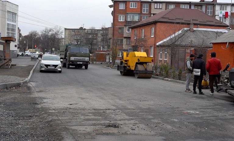 На улице Левандовского завершается ремонт дороги