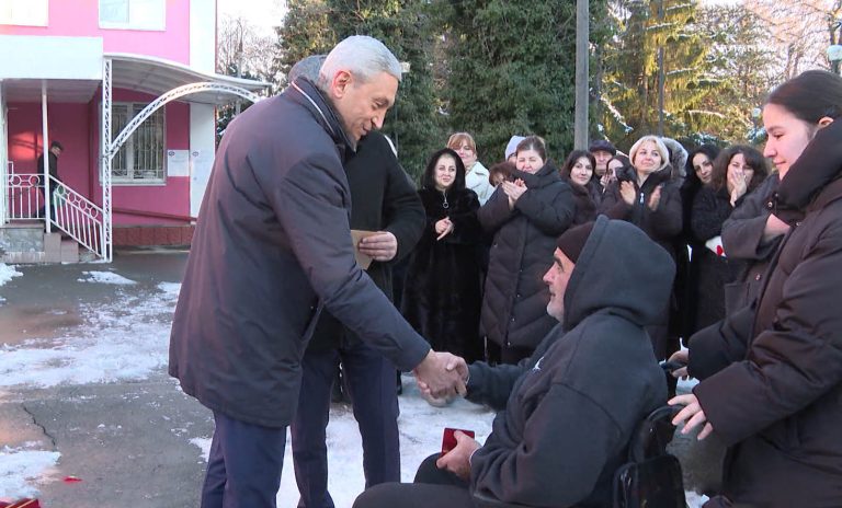 Семь жителей республики, пострадавшие на производстве, получили новые автомобили