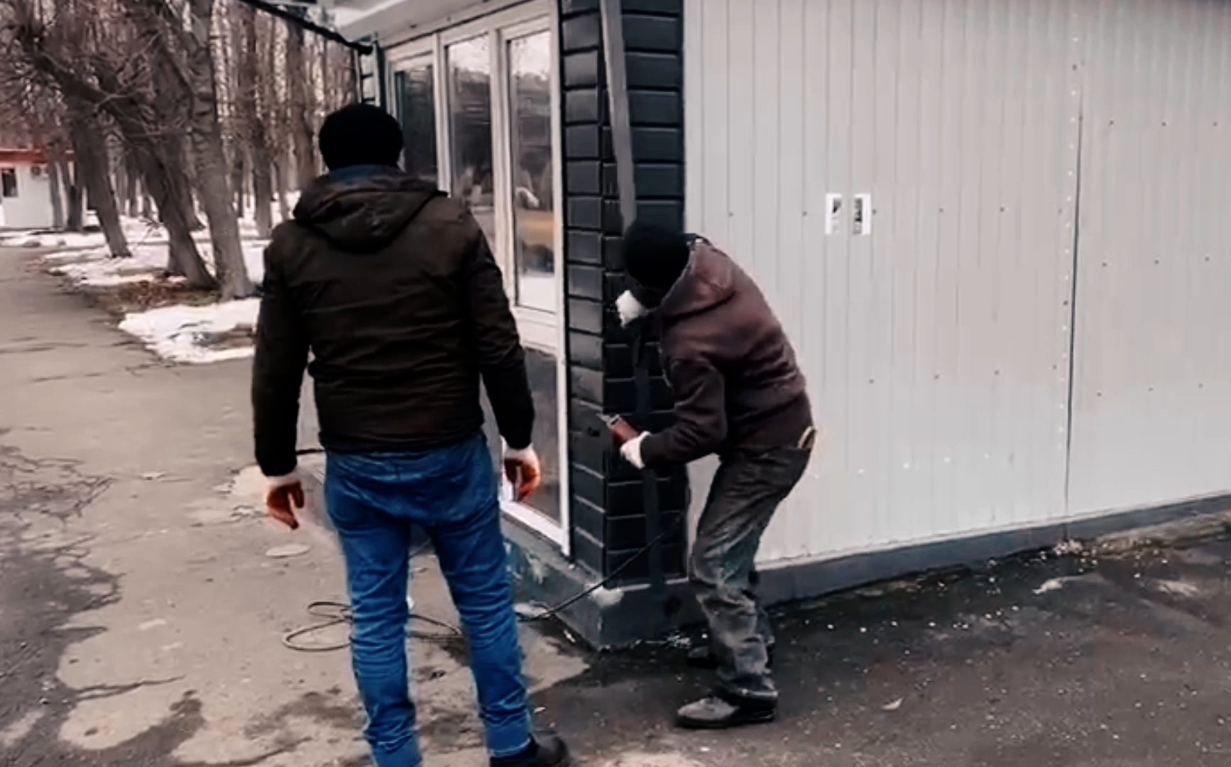 Во Владикавказе продолжается демонтаж незаконных киосков Во Владикавказе продолжается демонтаж незаконных киосков