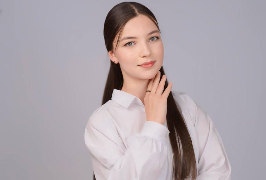 Ученица первой школы Кизляра Джамиля Батырханова стала лидером народного голосования Всероссийского конкурса «Моя история с Дневник.ру»