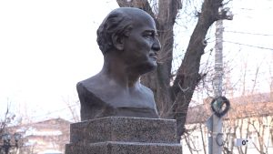 Во дворе детской художественной школы Владикавказа почтили память Сосланбека Тавасиева