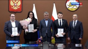 Сергей Меняйло схорзæхджын кодта волонтерты змæлды премийы лауреатты