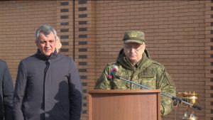 Октябрьскæйы байгом номарæн монумент, йе фсæддон хæс æххæстгæнгæйæ чи фæмард, æфсæддон пъæлицæйы уыцы хæстонтæн