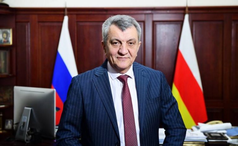 С Днём России жителей и гостей Северной Осеиии поздравил Сергей Меняйло