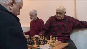 От шахмат до нейробики: как проводит досуг старшее поколение в центрах дневного пребывания