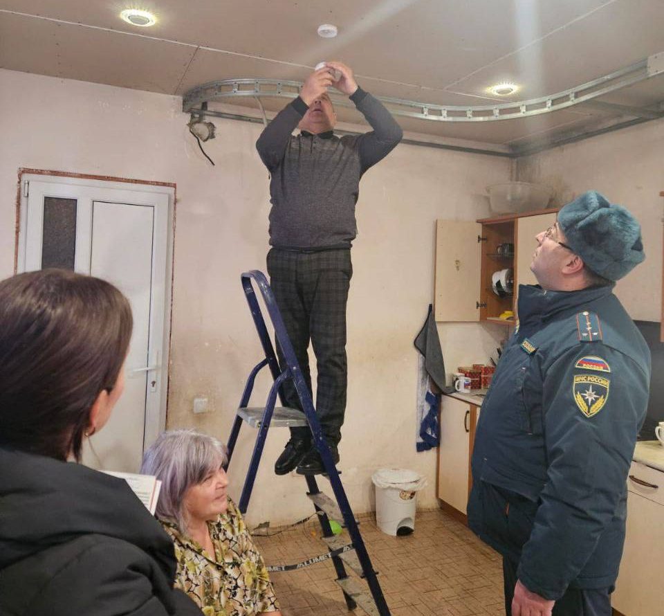 В домах маломобильных граждан устанавливают автономные дымовые пожарные извещатели В домах маломобильных граждан устанавливают автономные дымовые пожарные извещатели