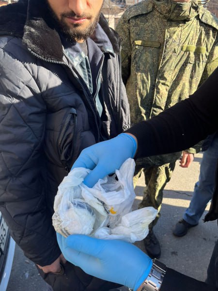 Во Владикавказе задержали подозреваемого в сбыте наркотиков Во Владикавказе задержали подозреваемого в сбыте наркотиков