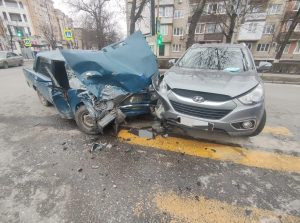 Два человека пострадали в ДТП на проспекте Коста