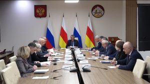 Сергей Меняйло разамынд кæмæн лæвæрдта, уыцы æмбырды æрдзырдтой хицаудзинады оргæнтæ сæ  хæслæвæрдтæ куыд æххæст кæнынц, ууыл